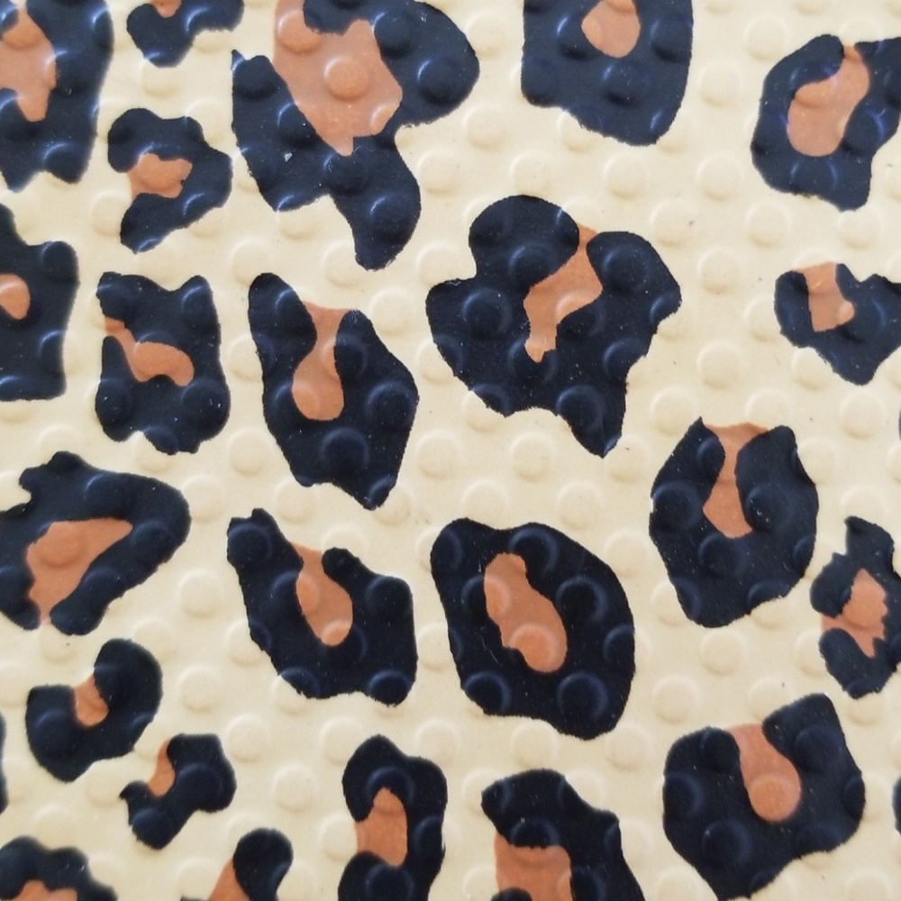 SALE! Cheetah Flipflops NWT - Picture 2 of 3